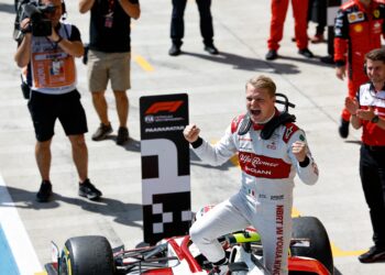 antonelli grijpt zege in japan en wordt jongste wk leider ooit