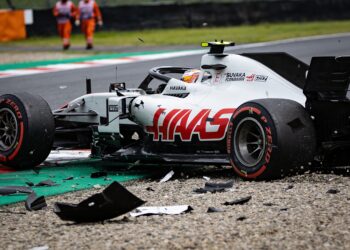 bearman wijst vinger naar colapinto na suzuka crash