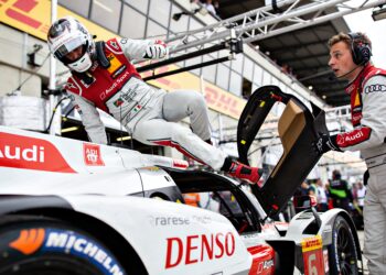 bortoleto struikelt spectaculair uit auto na japanse gp