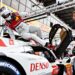 bortoleto struikelt spectaculair uit auto na japanse gp