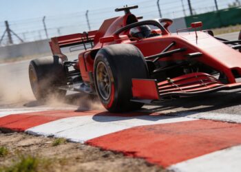 cadillac ziet lichtpuntjes in japan met nieuwe upgrades