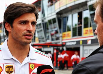 carlos sainz eist fia ingrijpen groot probleem in f1