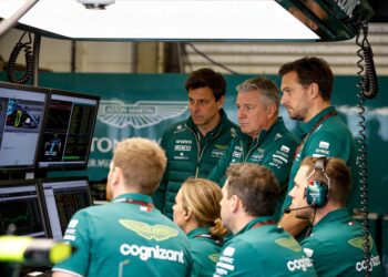 chandhok aston martin onder druk moet vingerwijzen stoppen