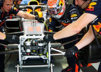 drama voor liam lawson vleugelschade maakt hem blind in japan