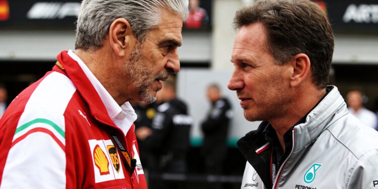 ferrari verdenkt mercedes van sluw spel met motorupdates