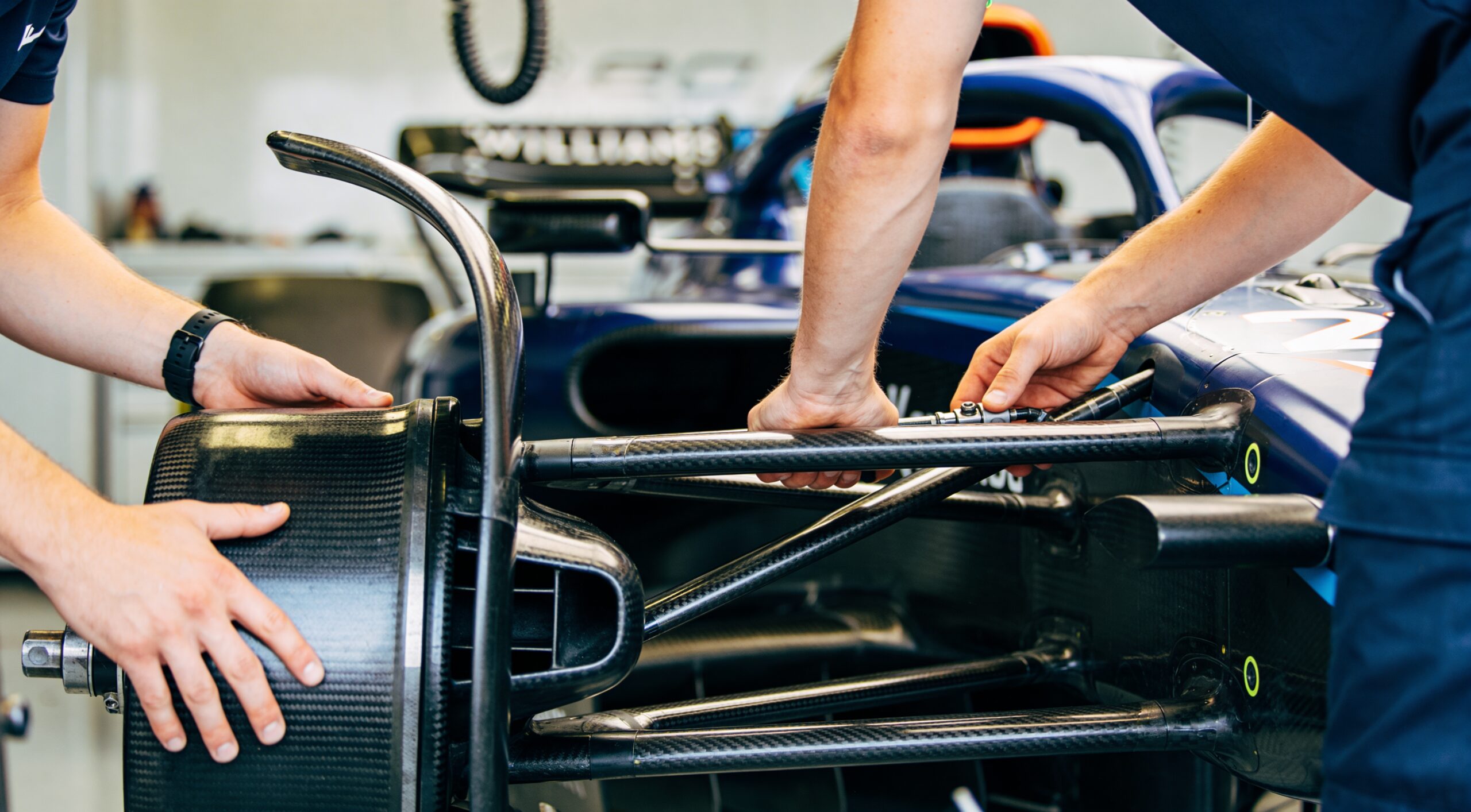 hamilton en verstappen lijnrecht tegenover elkaar over f1 regels 2026 scaled