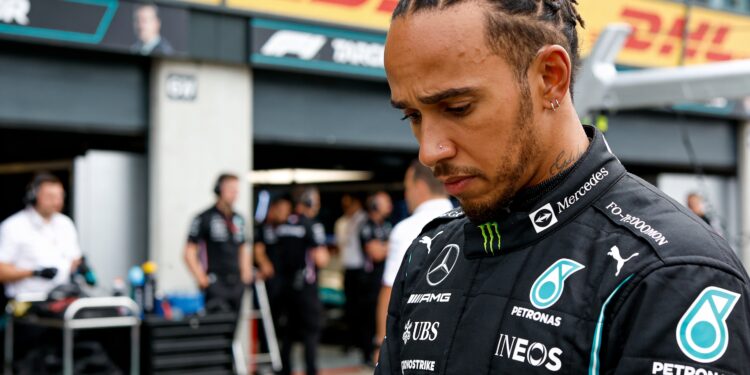 Hamilton verbijsterd na Japan: 'Miste vermogen en viel terug' 1 hamilton verbijsterd na japan miste vermogen en viel terug