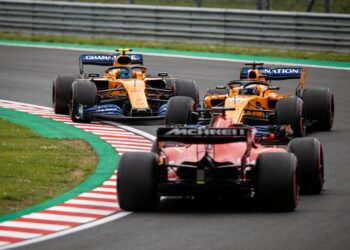 hamilton waarschuwt ferrari dreigt verder achterop te raken