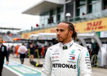 hamilton wisselt racestuur voor samoeraizwaard in japan