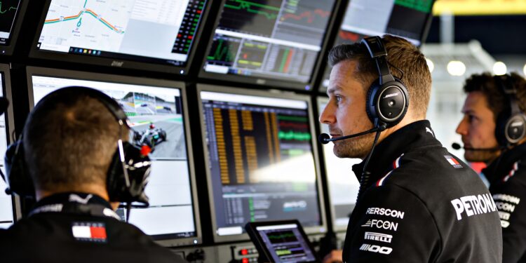 indycar sensatie mclaughlin ongedeerd na bizarre crash