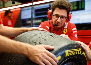 kimi antonelli pakt snelste tijd in japanse vt3 voor mercedes