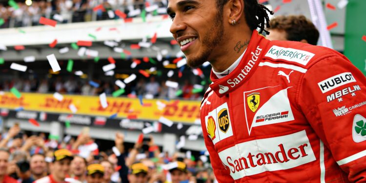 lewis hamilton onthult zwaarste podium ooit met ferrari