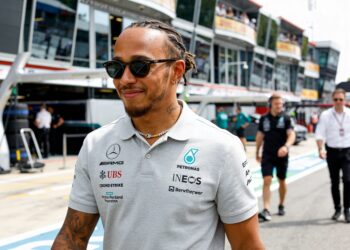 lewis hamilton schaakte n speelde monopoly met hollywood ster