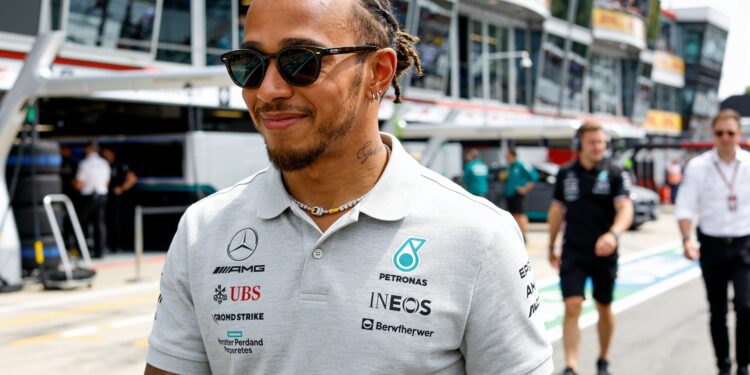 lewis hamilton schaakte n speelde monopoly met hollywood ster