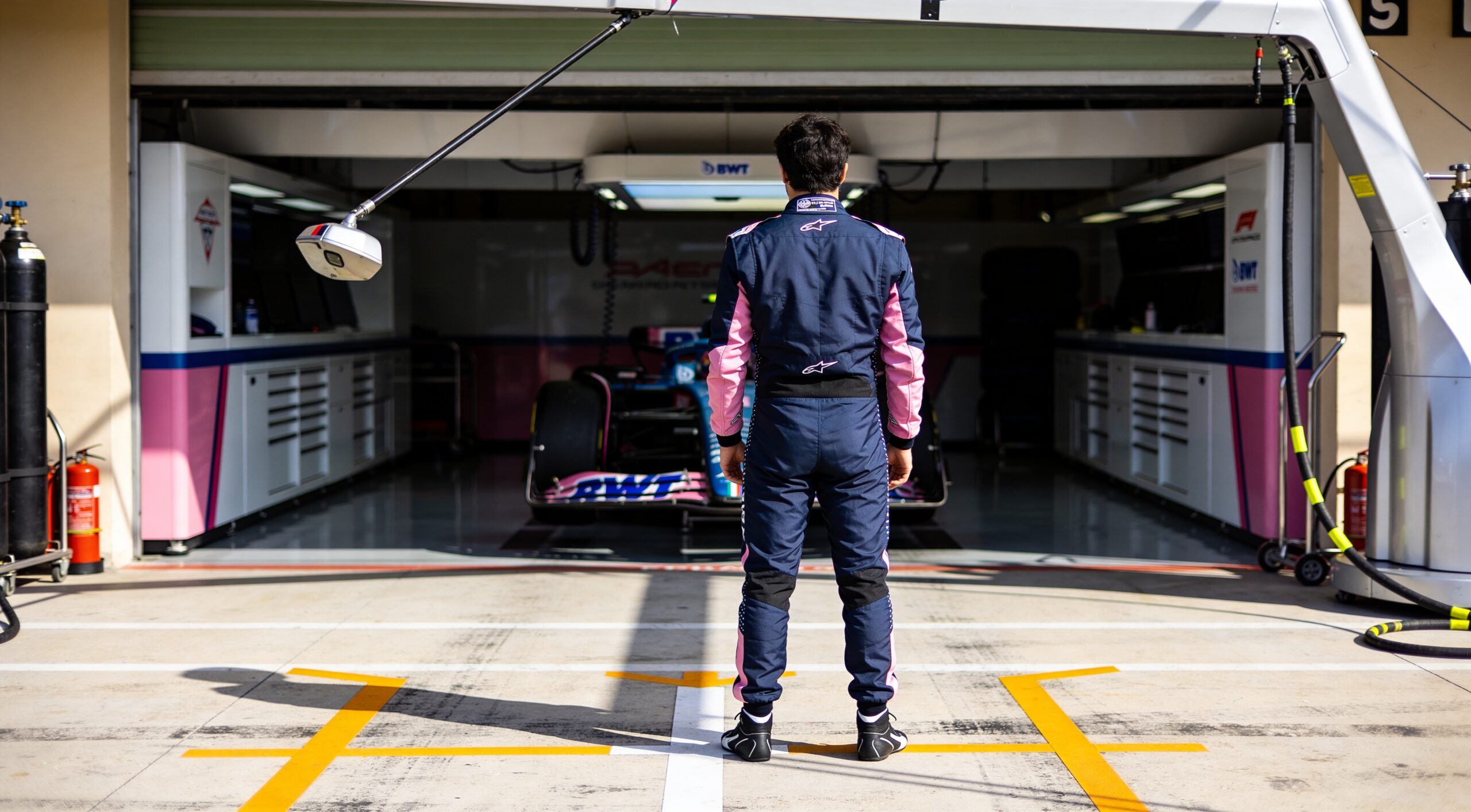 max verstappen in actie op de n rburgring tijdens f1 vrij weekend scaled