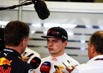 max verstappen stuurt journalist weg op suzuka