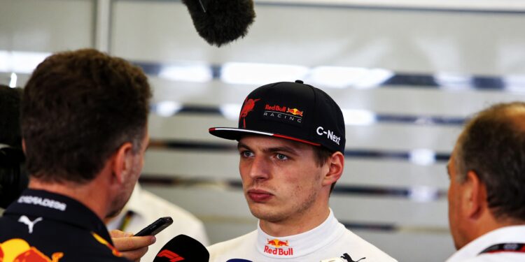 Max Verstappen stuurt journalist weg op Suzuka 1 max verstappen stuurt journalist weg op suzuka