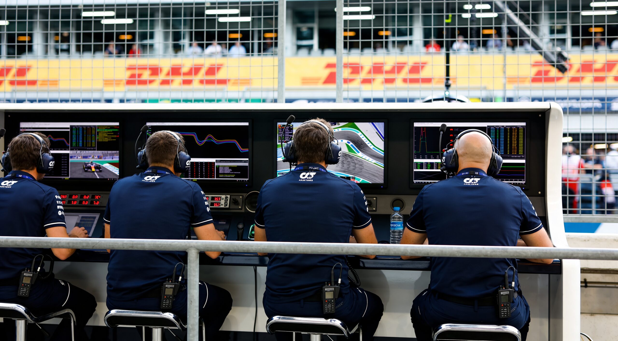 miljoenen verwacht voor senna s iconische debuut f1 bolide scaled