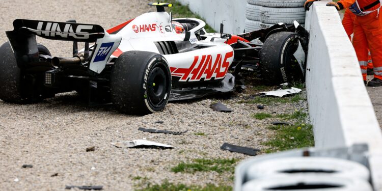 oliver bearman crasht zwaar in japan veiligheid nieuwe f1 auto s ter discussie