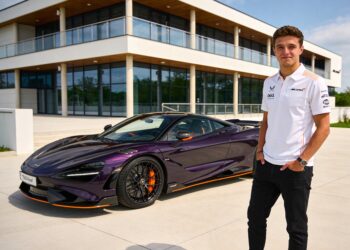 oscar piastri pronkt met unieke mclaren 750s papaya details