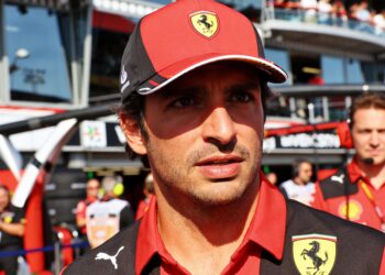 sainz dringt aan op veiligheid fia moet ingrijpen