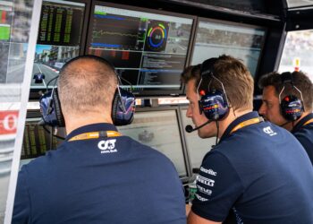 sensatie op suzuka antonelli verslaat russell voor pole in sim racing