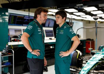 stroll en alonso strijden in eigen aston martin kampioenschap