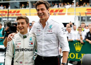 toto wolff lacht om genie achter antonelli s f1 zeges