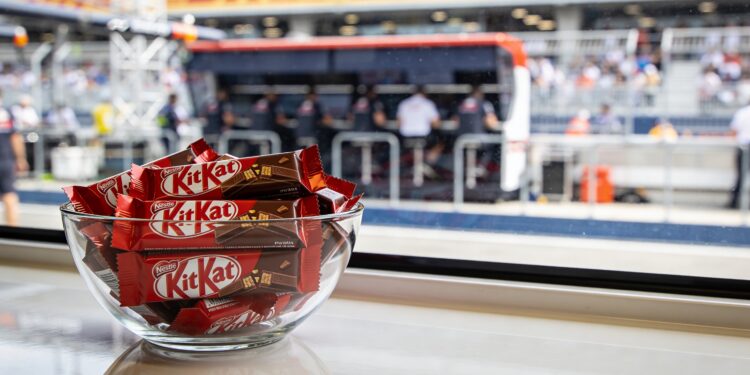 unieke diefstal ruim 400 000 f1 kitkats spoorloos