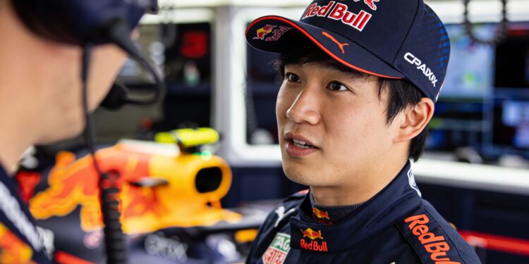verstappen afwezig bij pirelli test suzuka tsunoda vervangt