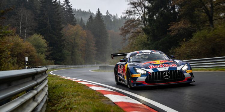 verstappen verrast met mercedes test op nordschleife