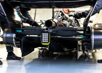 verstappen wijst naar instabiliteit door updates na vroege q2 exit