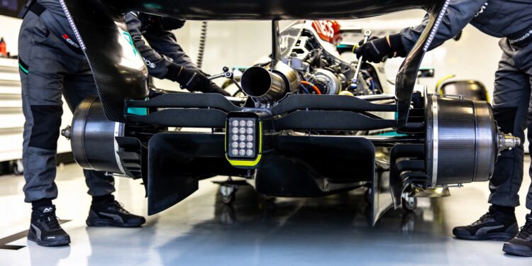 verstappen wijst naar instabiliteit door updates na vroege q2 exit