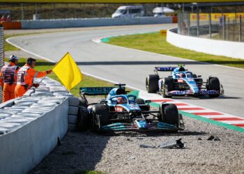 villeneuve onthutst colapinto ontsnapt aan straf na crash bearman