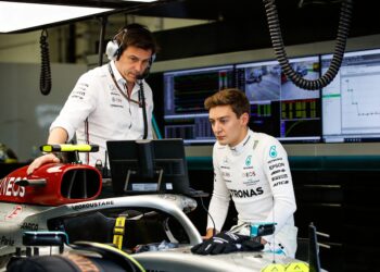 wolff onthult alles zat george russell tegen in japan