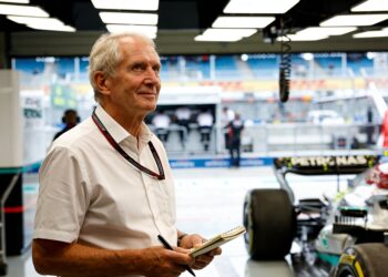 adrian newey crasht met motor door f1 motorhome