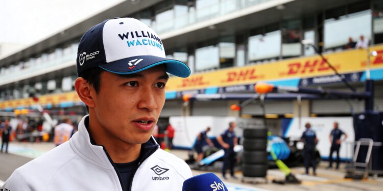 albon fia luistert naar kritiek coureurs op kunstm