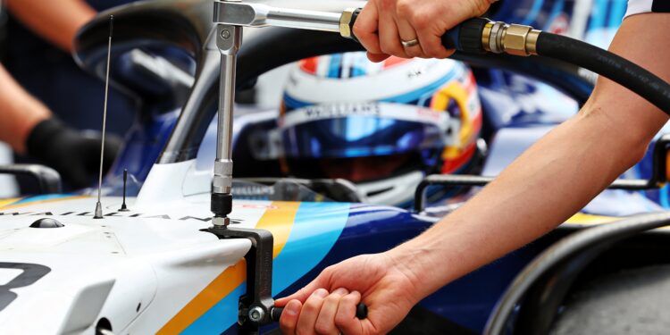 albon maakt vijf stops in japan williams geheime missie ontrafeld