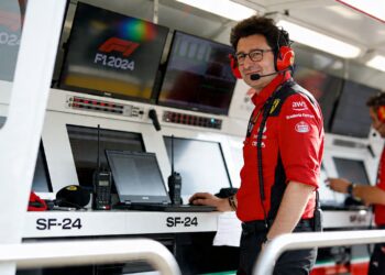 alesi vol lof over ferrari vasseur doet een super baan