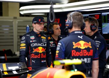 alex wurz legt zwakke plek red bull bloot helpt verstappen niet