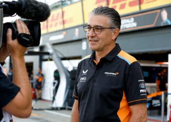 andrea stella reageert lachend op ferrari geruchten