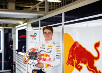 arvid lindblad maakt vliegende start in formule 1