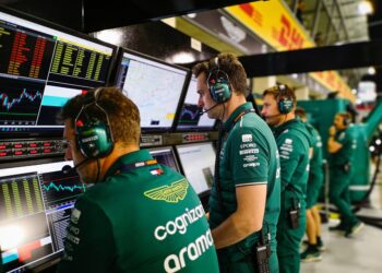 aston martin brundle steunt wheatley waarschuwt voor instabiliteit