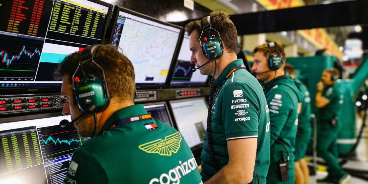 aston martin brundle steunt wheatley waarschuwt voor instabiliteit