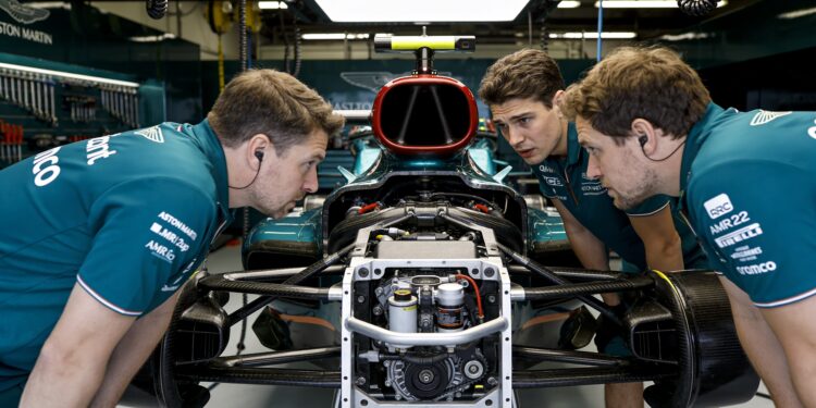 aston martin en honda pakken vibratiecrisis amr26