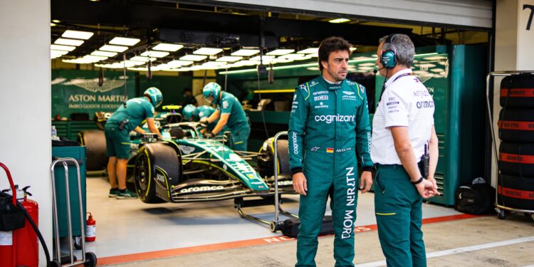 aston martin haalt opgelucht adem alonso finisht volledige race