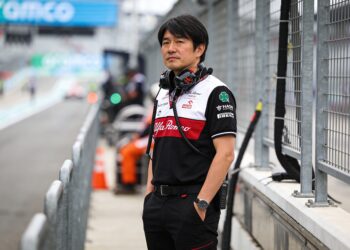 ayao komatsu had onverwachte carri rewens v r f1