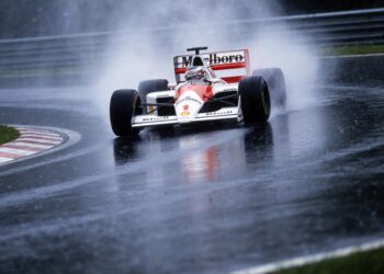 ayrton senna s regenmeesterwerk op donington park