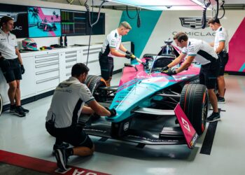 cadillac viert thuisrace in miami met speciale liv