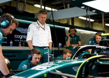 chandhok hekelt genante start van aston martin hon